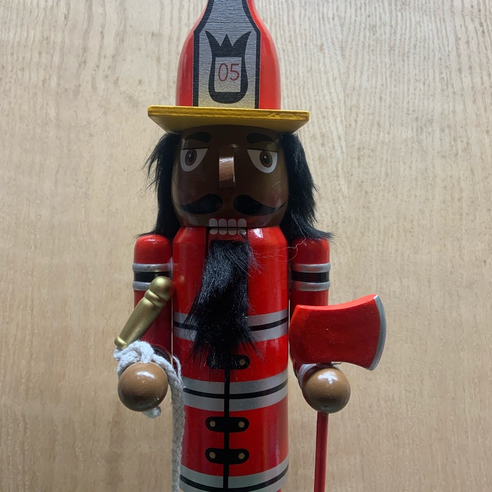 African American fire fighter nutcracker - Picture 4 of 6